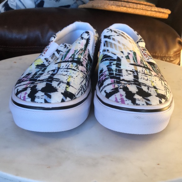 BRAND NEW, NEVER WORN! We Vibe Slip ons in Graphic Graffiti - Picture 10 of 12
